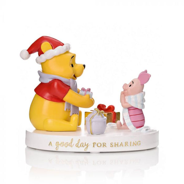 Winnie The Pooh Christmas: Figurine Large 'A Good Day For Sharing'